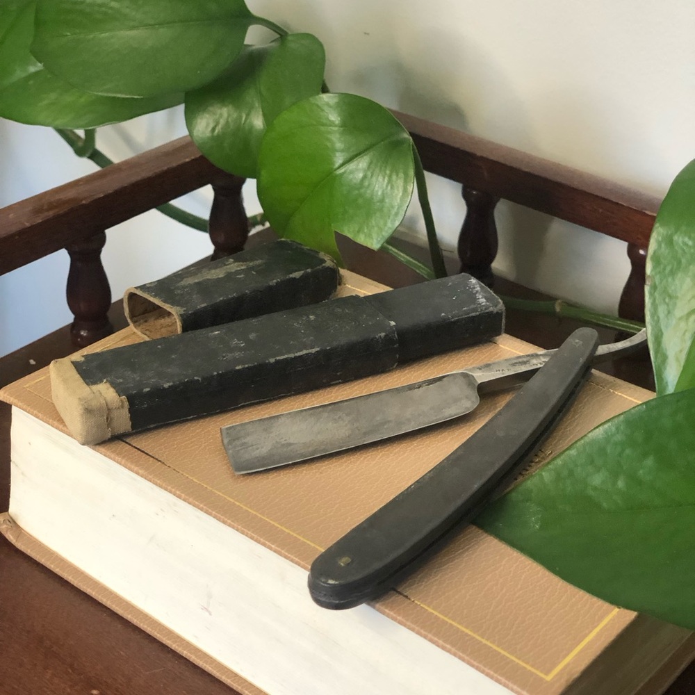 Vintage Straight Razor with Black Handle and Sheath